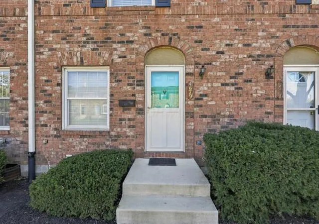 Listing Photo 1 - Condo for sale in building located at 4679 Tarryton Ct S, Columbus, OH 43228 - Unit #12E