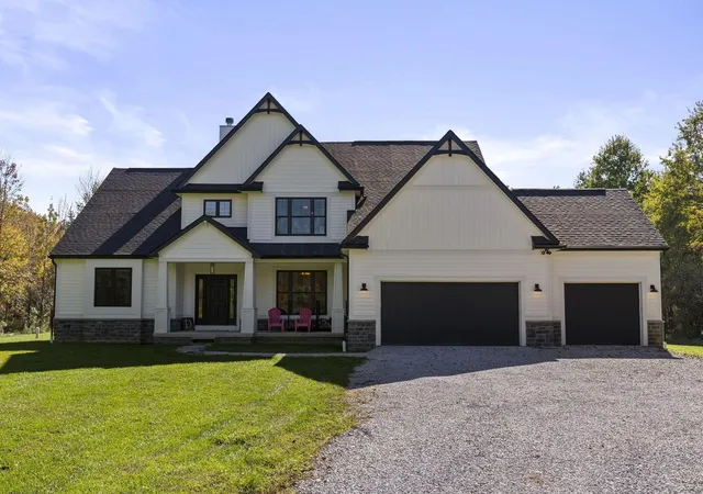 Photo 2 of Single family home for sale at 4033 N Waggoner Rd, Blacklick, OH 43004 | MLS# 226040204 | Listing updated on 2026-10-23