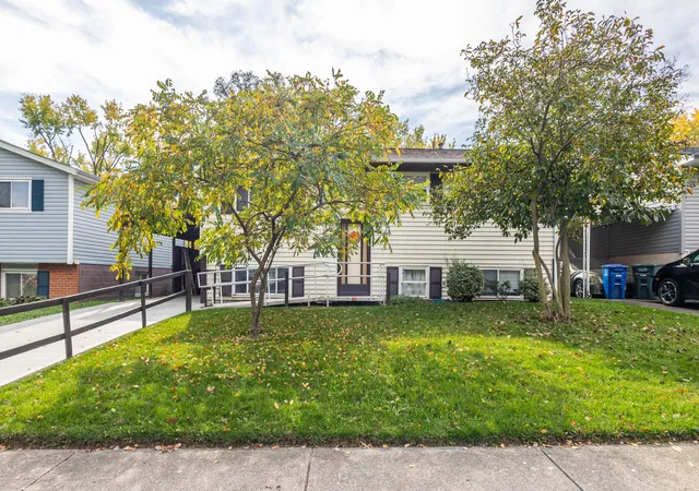 Photo 1 of Sale Pending at 3335 Parklane Ave, Columbus, OH 43231 | MLS# 226040945 | Listing updated on 2026-10-30