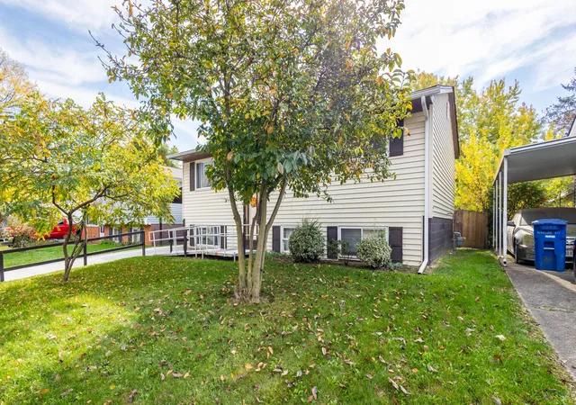 Photo 3 of Sale Pending at 3335 Parklane Ave, Columbus, OH 43231 | MLS# 226040945 | Listing updated on 2026-10-30