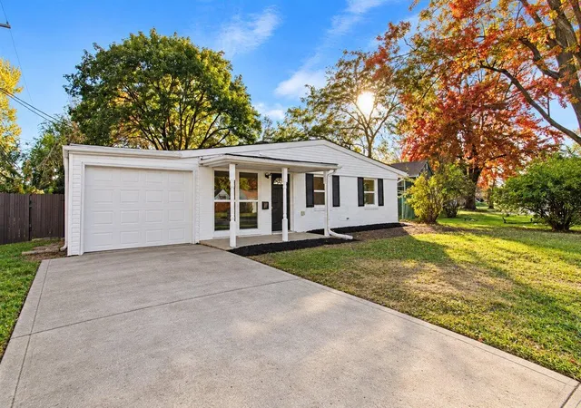 Photo 2 of Single family home for sale at 3015 Wendy Ln, Grove City, OH 43123 | MLS# 226040986 | Listing updated on 2026-10-30