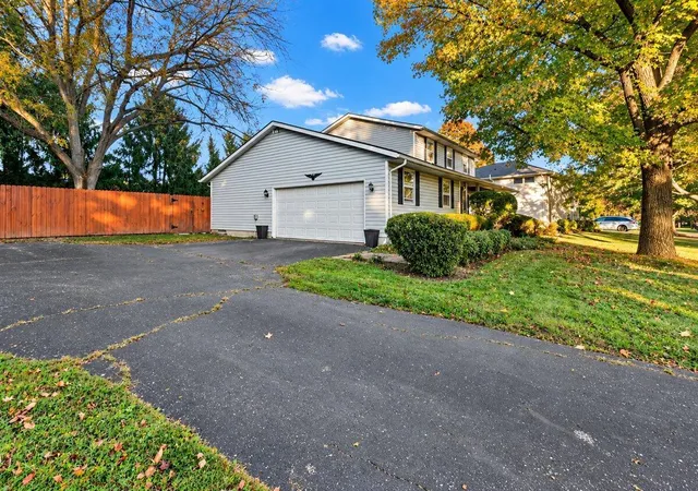 Photo 2 of Single family home for sale at 5426 Richlanne Dr, Hilliard, OH 43026 | MLS# 226039830 | Listing updated on 2026-10-29