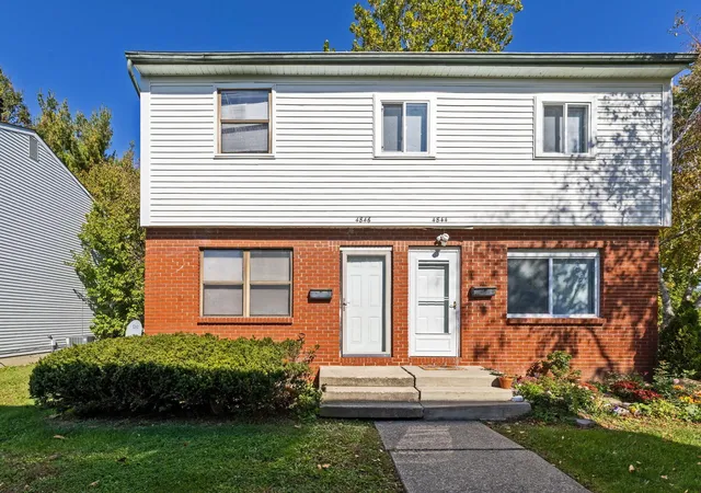 Listing Photo 2 - Condo for sale in building located at 4846 Snowbird Cir, Columbus, OH 43229 - Unit #15A