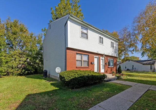 Listing Photo 1 - Condo for sale in building located at 4846 Snowbird Cir, Columbus, OH 43229 - Unit #15A