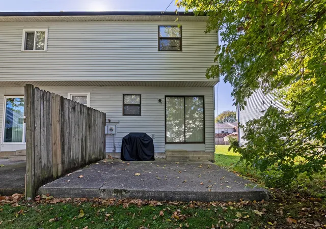 Listing Photo 5 - Condo for sale in building located at 4846 Snowbird Cir, Columbus, OH 43229 - Unit #15A