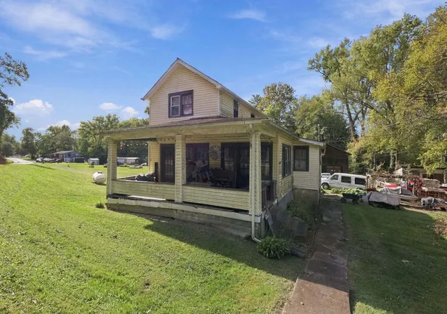 Photo 1 of Single family home for sale at 2965 N River Rd E, Zanesville, OH 43701 | MLS# 226039719 | Listing updated on 2026-10-25