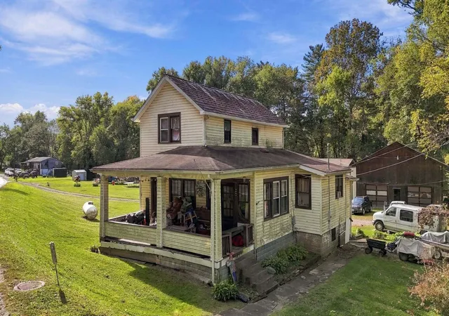 Photo 2 of Single family home for sale at 2965 N River Rd E, Zanesville, OH 43701 | MLS# 226039719 | Listing updated on 2026-10-25