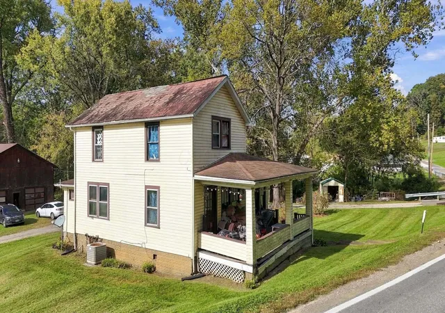 Photo 3 of Single family home for sale at 2965 N River Rd E, Zanesville, OH 43701 | MLS# 226039719 | Listing updated on 2026-10-25