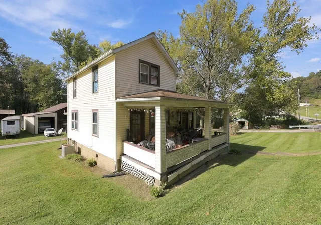 Photo 4 of Single family home for sale at 2965 N River Rd E, Zanesville, OH 43701 | MLS# 226039719 | Listing updated on 2026-10-25