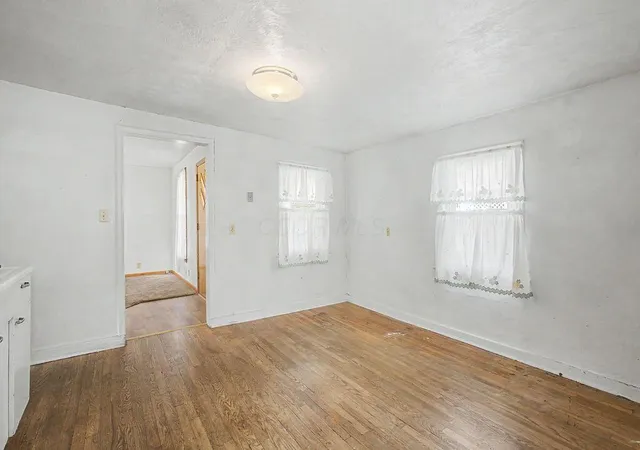 Photo 3 of Single family home for sale at 402 S Harrison St, Mount Vernon, OH 43050 | MLS# 226039721 | Listing updated on 2026-10-26