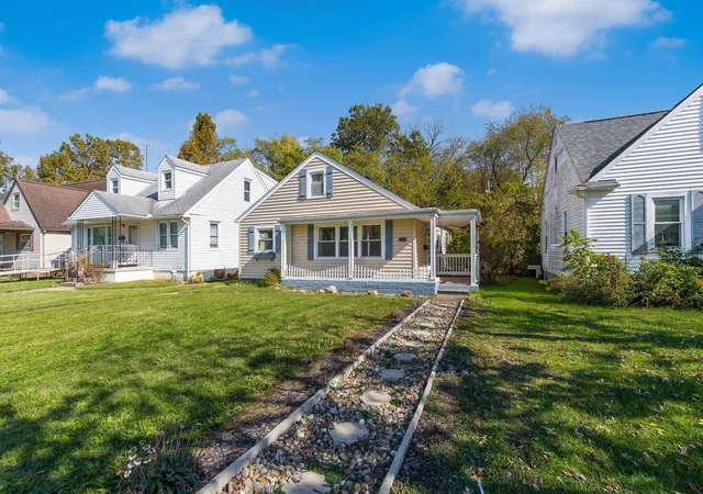 Photo 2 of Single family home for sale at 822 N Eastwood Ave, Lancaster, OH 43130 | MLS# 226040404 | Listing updated on 2026-10-26