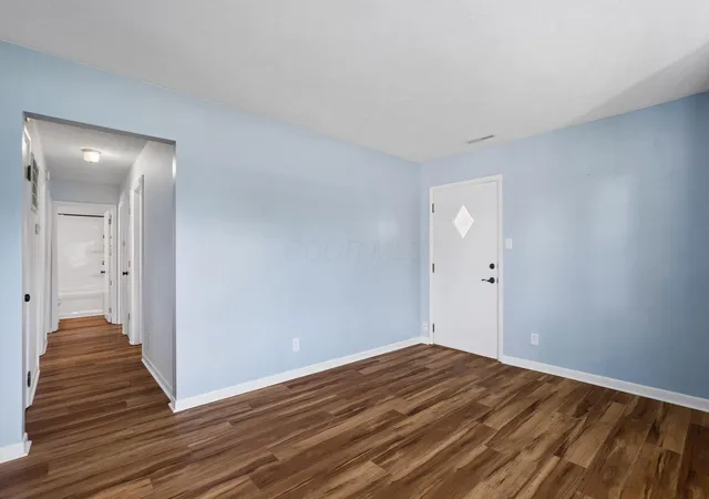 Photo 3 of Single family home for sale at 822 N Eastwood Ave, Lancaster, OH 43130 | MLS# 226040404 | Listing updated on 2026-10-26
