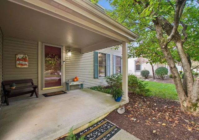 Photo 1 of Single family home for sale at 1975 Thistlewood Ct, Columbus, OH 43235 | MLS# 226039797 | Listing updated on 2026-10-24
