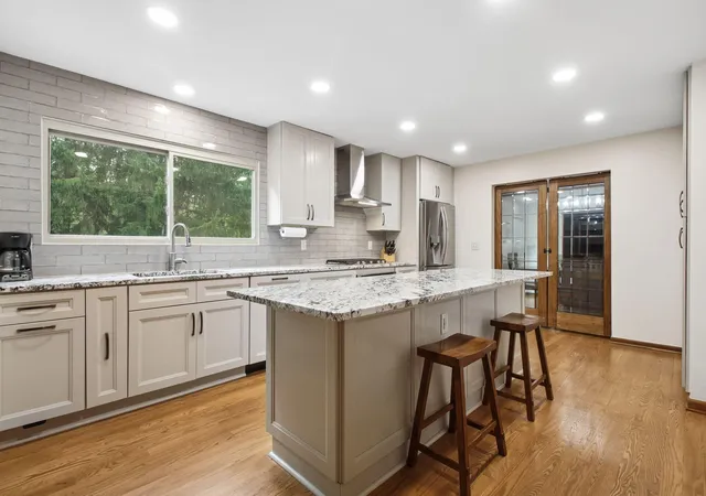 Photo 2 of Single family home for sale at 1975 Thistlewood Ct, Columbus, OH 43235 | MLS# 226039797 | Listing updated on 2026-10-24