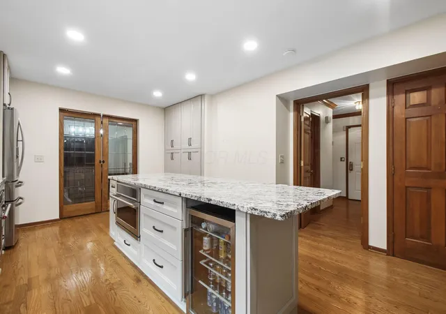 Photo 3 of Single family home for sale at 1975 Thistlewood Ct, Columbus, OH 43235 | MLS# 226039797 | Listing updated on 2026-10-24
