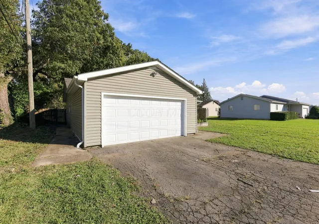 Photo 2 of Single family home for sale at 4242 Ethel Rd, Obetz, OH 43207 | MLS# 226039853 | Listing updated on 2026-10-22