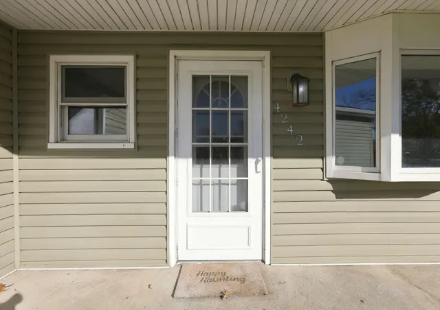 Photo 3 of Single family home for sale at 4242 Ethel Rd, Obetz, OH 43207 | MLS# 226039853 | Listing updated on 2026-10-22