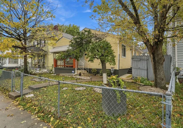 Photo 1 of Single family home for sale at 1572 Myrtle Ave, Columbus, OH 43211 | MLS# 226039753 | Listing updated on 2026-10-29