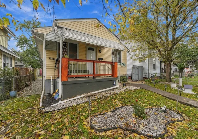 Photo 3 of Single family home for sale at 1572 Myrtle Ave, Columbus, OH 43211 | MLS# 226039753 | Listing updated on 2026-10-29