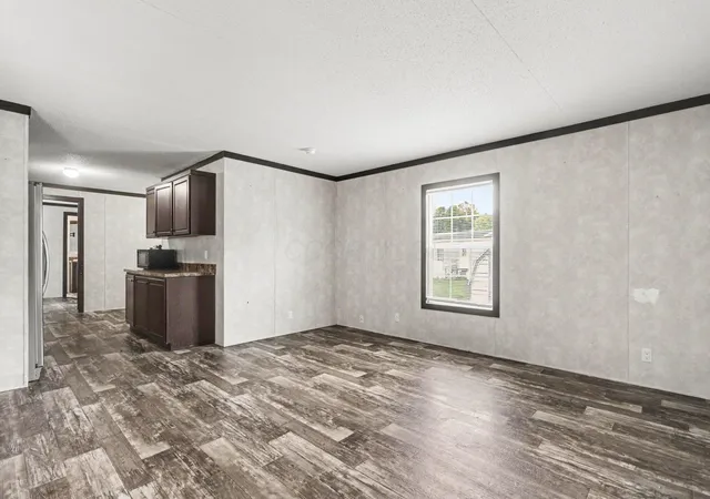 Photo 3 of Single family home for sale at 176 Parklawn Dr, Circleville, OH 43113 | MLS# 226039850 | Listing updated on 2026-10-26