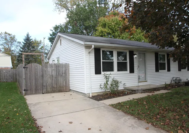 Photo 4 of Single family home for sale at 579 Executive Blvd, Delaware, OH 43015 | MLS# 226039787 | Listing updated on 2026-10-27