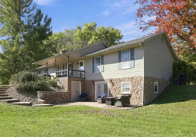 Photo 3 of Single family home for sale at 1048 Parkway Dr, Logan, OH 43138 | MLS# 226039836 | Listing updated on 2026-10-29