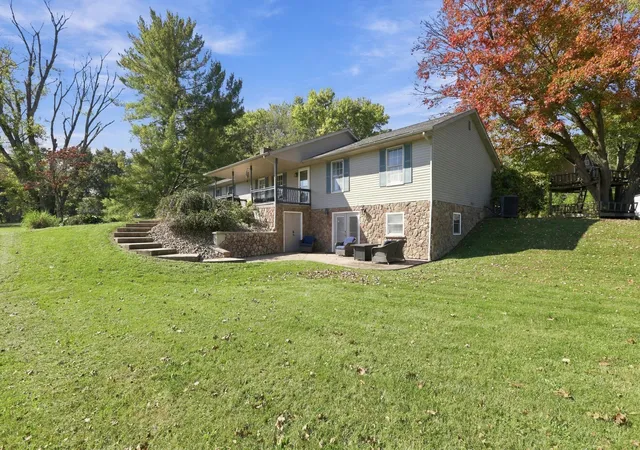 Photo 4 of Single family home for sale at 1048 Parkway Dr, Logan, OH 43138 | MLS# 226039836 | Listing updated on 2026-10-29