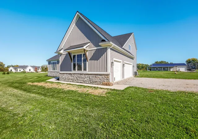 Photo 3 of Single family home for sale at 5622 Winchester Southern Rd, Stoutsville, OH 43154 | MLS# 226039899 | Listing updated on 2026-10-22
