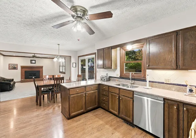 Photo 2 of Single family home for sale at 33 Spring Holw Ln, Westerville, OH 43081 | MLS# 226039958 | Listing updated on 2026-10-27