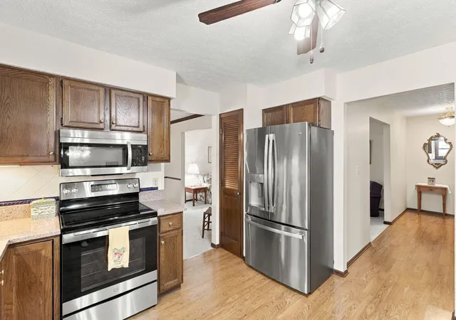 Photo 3 of Single family home for sale at 33 Spring Holw Ln, Westerville, OH 43081 | MLS# 226039958 | Listing updated on 2026-10-27