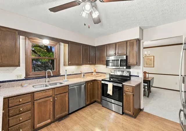 Photo 4 of Single family home for sale at 33 Spring Holw Ln, Westerville, OH 43081 | MLS# 226039958 | Listing updated on 2026-10-27