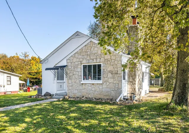 Photo 2 of Single family home for sale at 2 Cyrus St, Commercial Point, OH 43116 | MLS# 226040189 | Listing updated on 2026-10-22