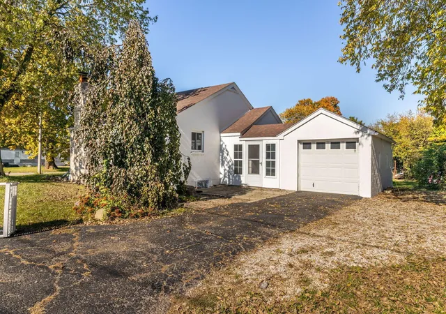 Photo 3 of Single family home for sale at 2 Cyrus St, Commercial Point, OH 43116 | MLS# 226040189 | Listing updated on 2026-10-22