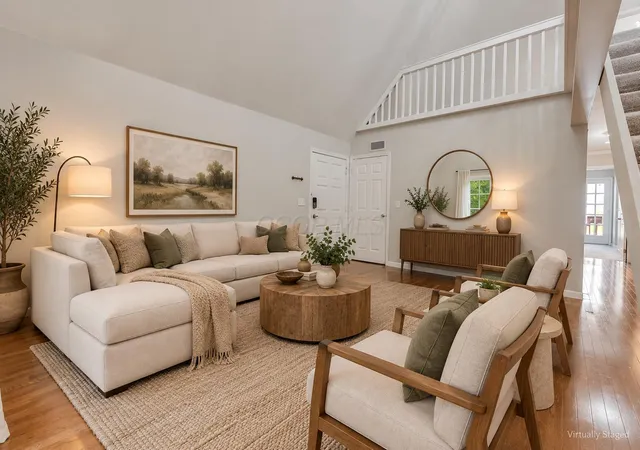 Listing Photo 2 - Condo for sale in building located at 1587 Arlington Ave, Columbus, OH 43212 - Unit #B