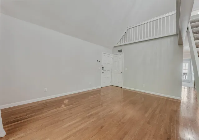 Listing Photo 1 - Condo for sale in building located at 1587 Arlington Ave, Columbus, OH 43212 - Unit #B