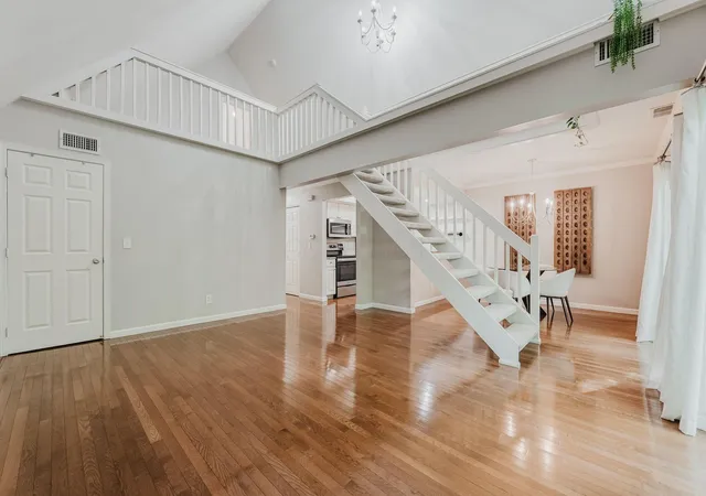 Listing Photo 4 - Condo for sale in building located at 1587 Arlington Ave, Columbus, OH 43212 - Unit #B