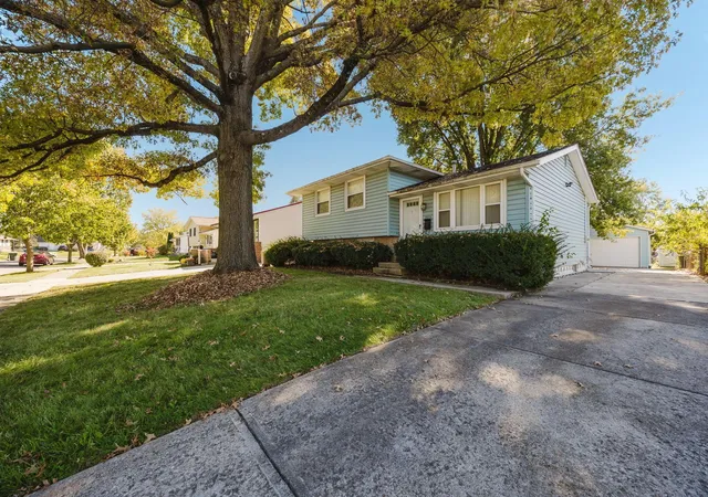 Photo 1 of Sale Pending at 2073 Tupsfield Rd, Columbus, OH 43229 | MLS# 226040421 | Listing updated on 2026-10-26