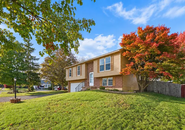 Photo 2 of Single family home for sale at 2266 Shirlene Dr, Grove City, OH 43123 | MLS# 226039831 | Listing updated on 2026-10-26