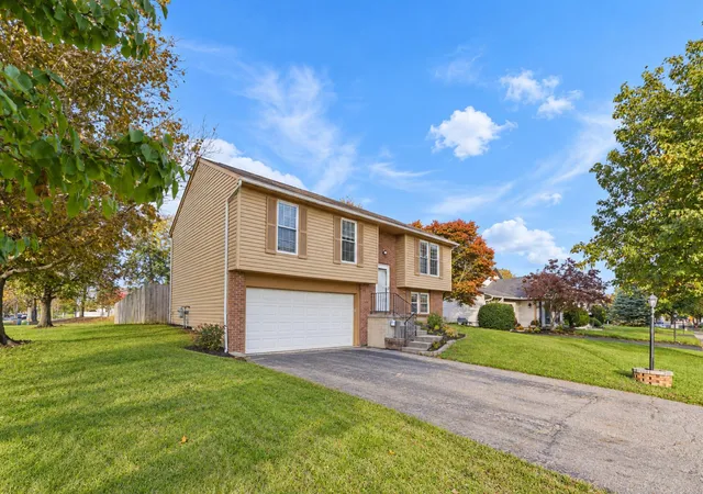 Photo 3 of Single family home for sale at 2266 Shirlene Dr, Grove City, OH 43123 | MLS# 226039831 | Listing updated on 2026-10-26