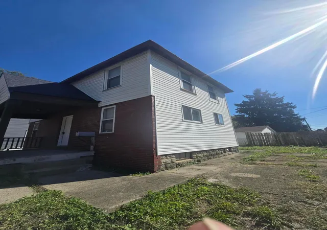 Photo 1 of Single family home for sale at 1301 W Town St, Columbus, OH 43222 | MLS# 226039823 | Listing updated on 2026-10-20