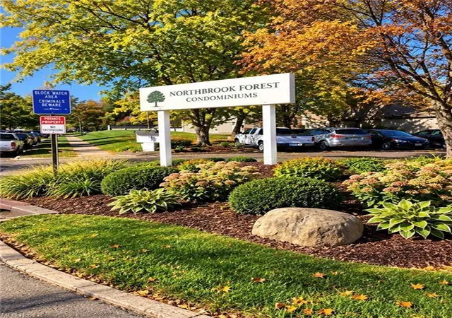 Listing Photo 1 - Condo for sale in building located at 5498 Worth Forest Pl E, Columbus, OH 43229 - Unit #L