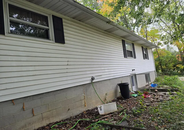 Photo 2 of Sale Pending at 1015 Edison Ave, Marion, OH 43302 | MLS# 226039832 | Listing updated on 2026-10-22