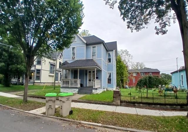 Photo 3 of Single family home for sale at 1114 S Fountain Ave, Springfield, OH 45506 | MLS# 226039952 | Listing updated on 2026-10-21