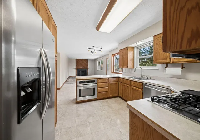 Photo 2 of Single family home for sale at 862 Ridenour Rd, Columbus, OH 43230 | MLS# 226040470 | Listing updated on 2026-10-23