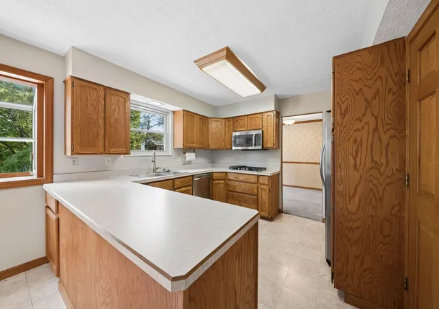 Photo 3 of Single family home for sale at 862 Ridenour Rd, Columbus, OH 43230 | MLS# 226040470 | Listing updated on 2026-10-23