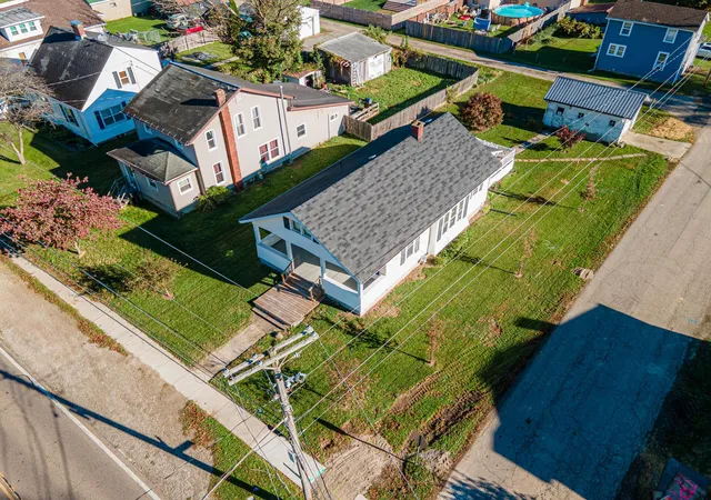 Photo 2 of Sale Pending at 124 Martinsburg Rd, Mount Vernon, OH 43050 | MLS# 226039851 | Listing updated on 2026-10-22