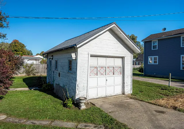 Photo 4 of Sale Pending at 124 Martinsburg Rd, Mount Vernon, OH 43050 | MLS# 226039851 | Listing updated on 2026-10-22