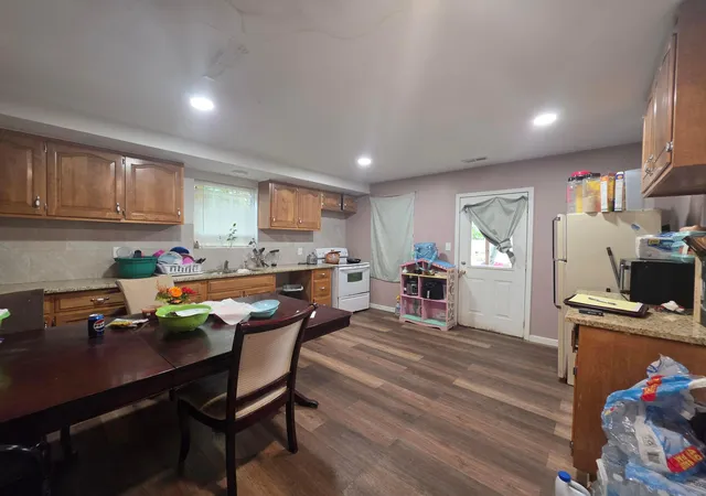 Photo 2 of Single family home for sale at 633 W Columbia St, Springfield, OH 45504 | MLS# 226039951 | Listing updated on 2026-10-22