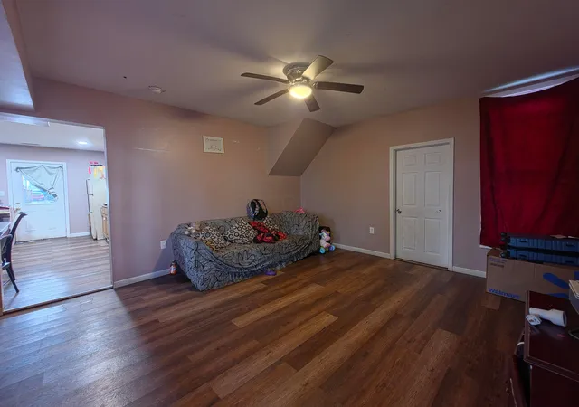 Photo 4 of Single family home for sale at 633 W Columbia St, Springfield, OH 45504 | MLS# 226039951 | Listing updated on 2026-10-22