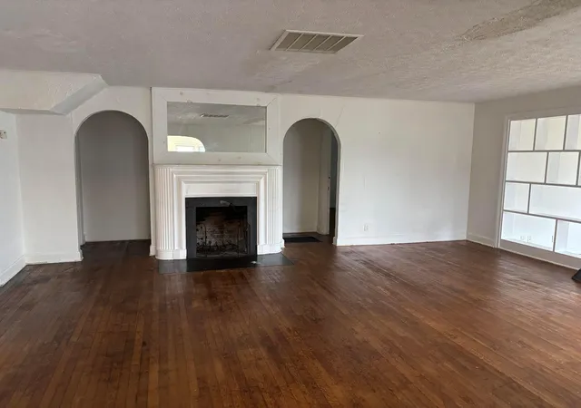 Photo 3 of Sale Pending at 231 Lakeview Dr, Buckeye Lake, OH 43008 | MLS# 226040153 | Listing updated on 2026-10-24